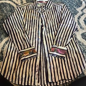 Classic Robert Graham dress shirt. Size med in a classic fit. Fantastic shape!